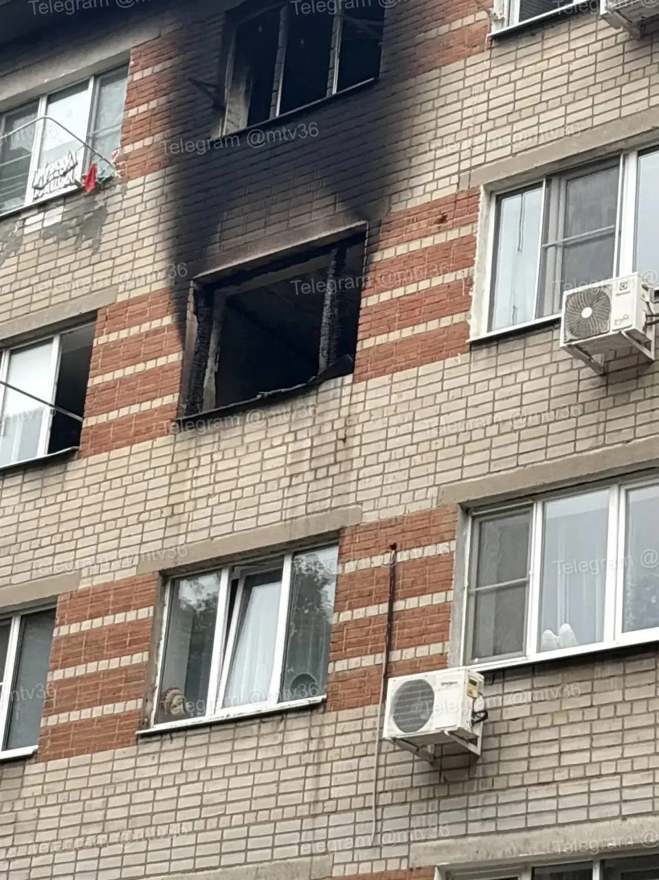 Росгвардейцы помогли эвакуировать 17 человек из горящего общежития
