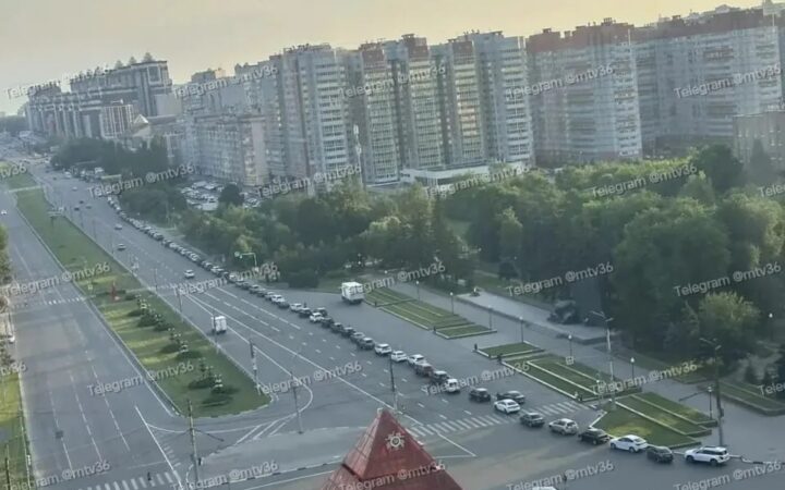 На АЗС Воронежа вечером 1 октября не хватало бензина и сохранялись очереди
