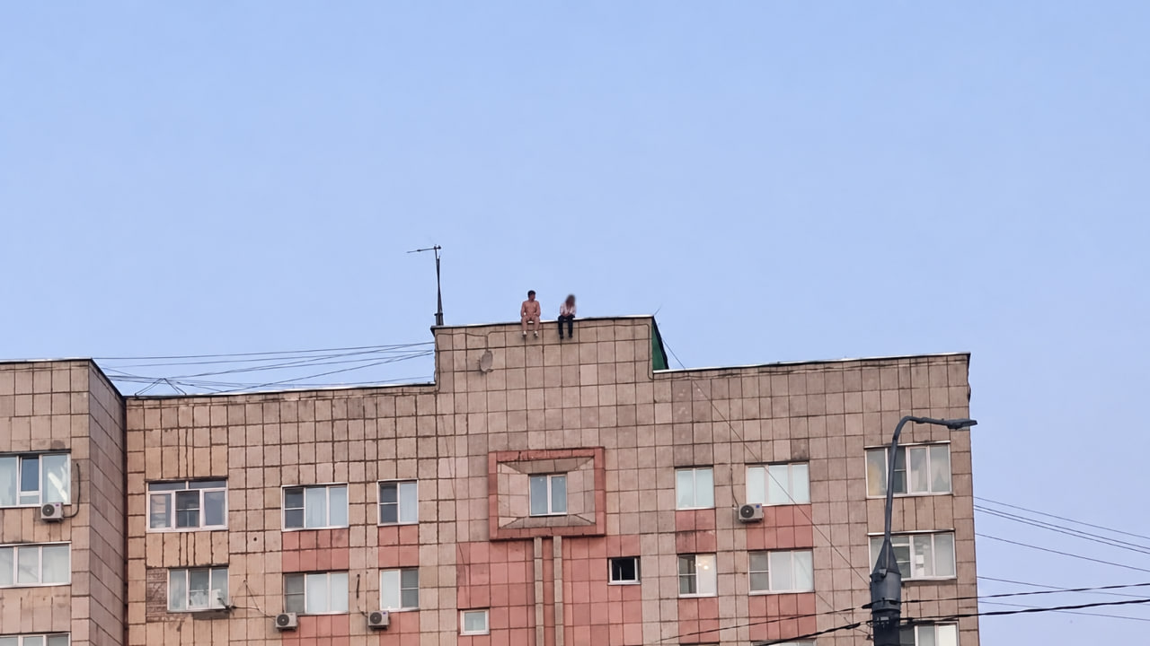 Дети забрались на крышу многоэтажки в Воронеже: кто виноват и как предотвратить трагедию