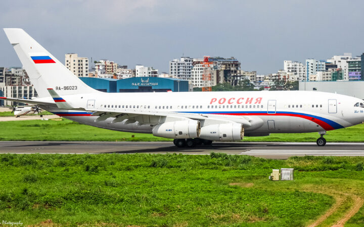 Ил-96-300 специального лётного отряда «Россия» на аэродроме
