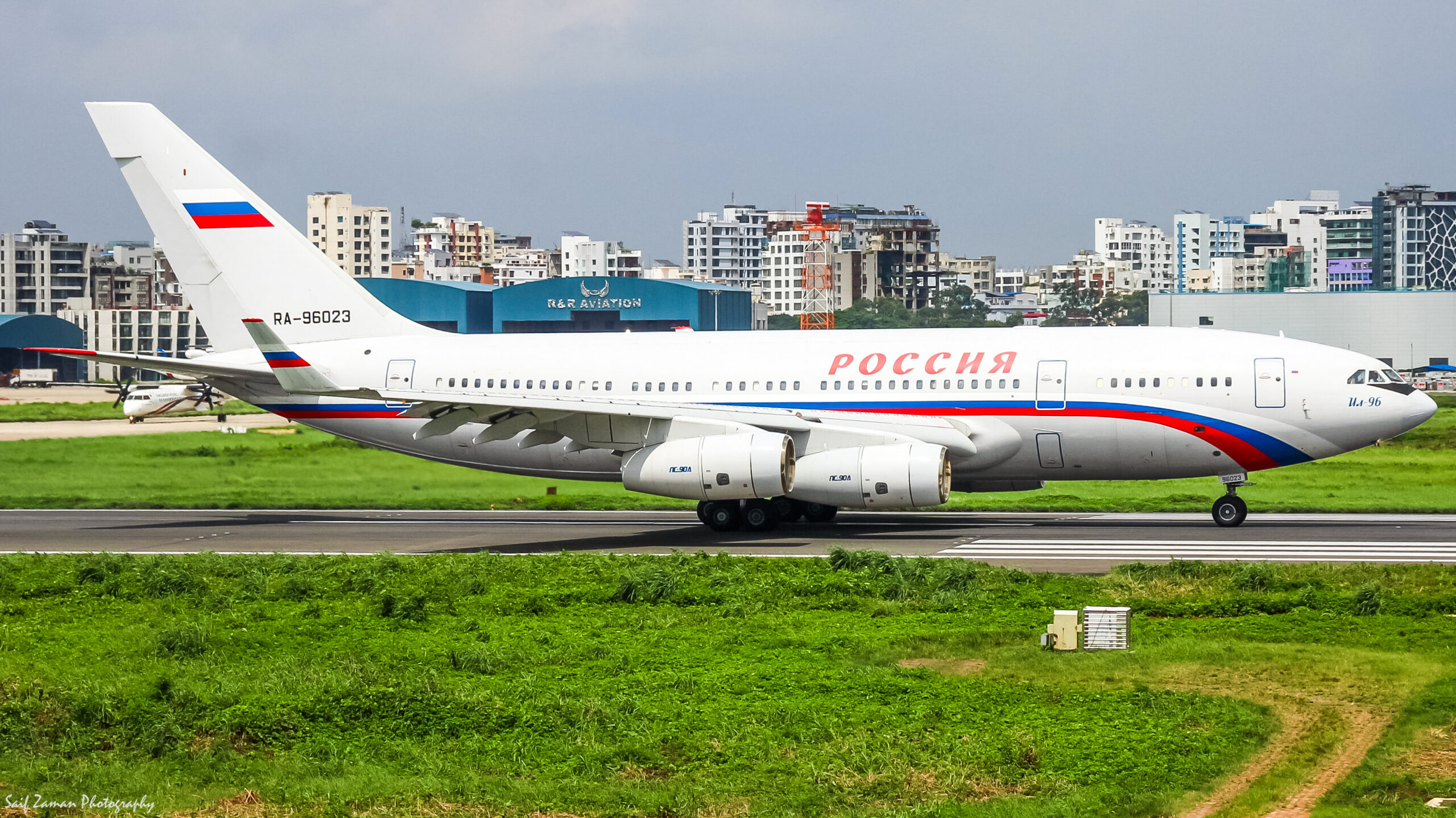 Ил-96-300 специального лётного отряда «Россия» на аэродроме