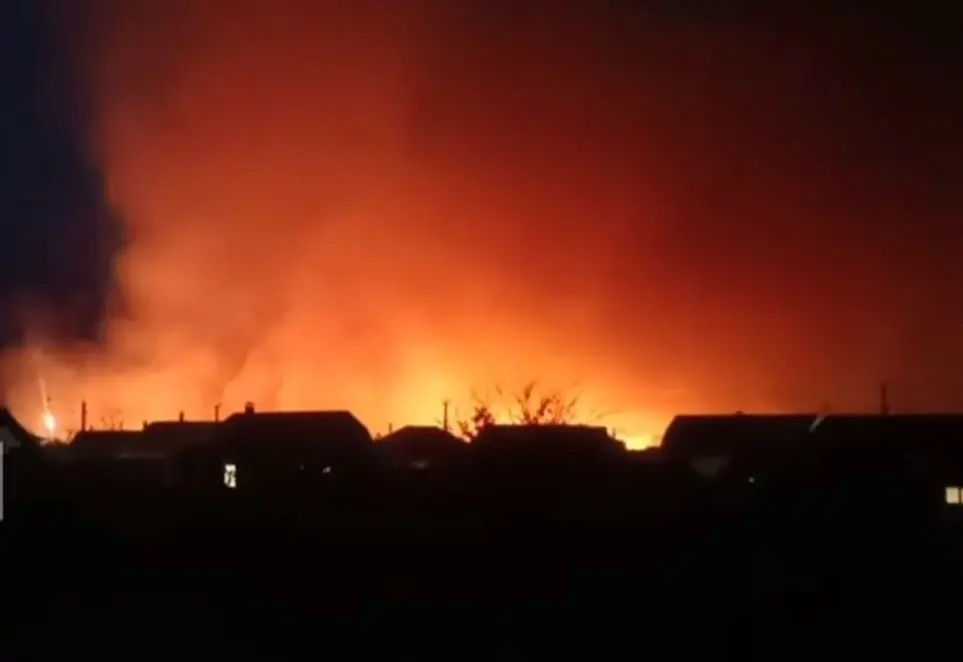 Рядом с селом под Воронежем загорелось поле
