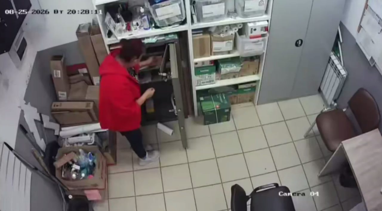 Менеджер салона связи под Воронежем забрала 289 тысяч из кассы и потратила их на себя